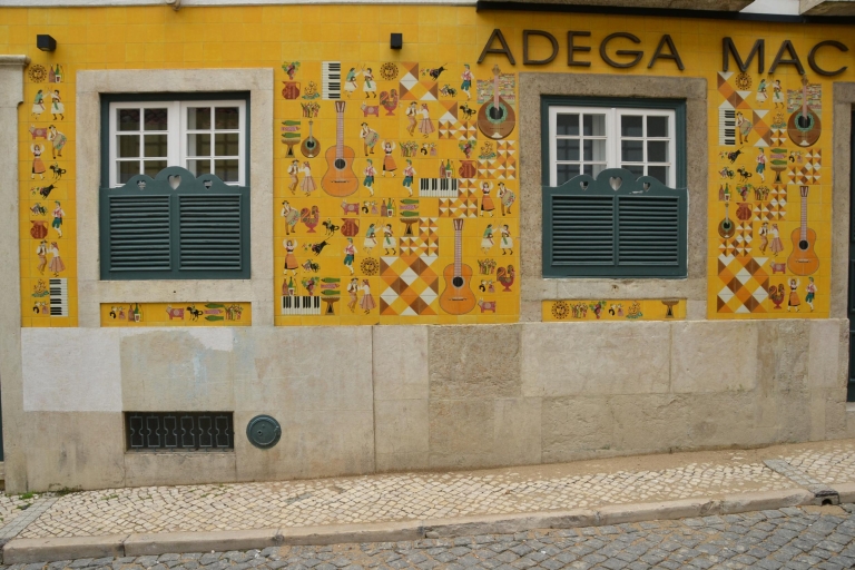Lissabon: Stadt-Erkundungsspiel im Bairro Alto und BicaTour auf Englisch