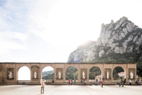 Real Basílica de Montserrat: tour guiado desde BarcelonaTour bilingüe por la tarde: preferencia de guía en inglés