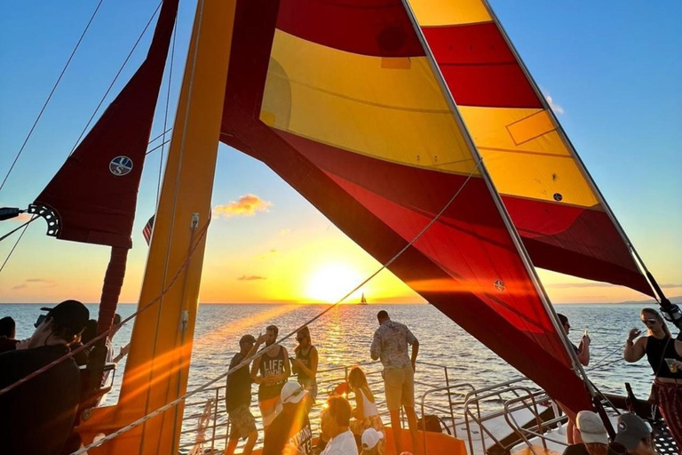 Honolulu: Esperienza di navigazione in catamarano al tramonto