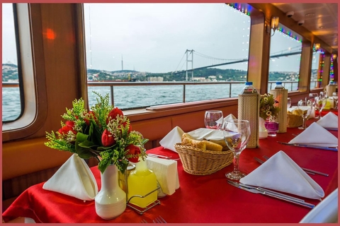Istanbul: Bosporus-avonddinercruiseDinercruise met onbeperkte lokale alcoholische dranken