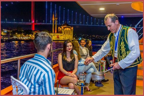 Istambul: Passeio de Barco Noturno com Jantar no Bósforo