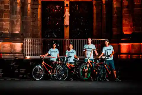 Manila: Intramuros Night Bamboo Bike Tour
