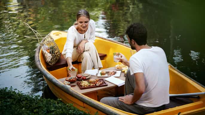 ubud romantic picnic lunch on a boat