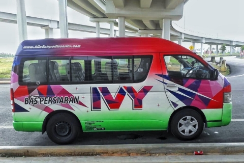 Kuala Lumpur: prywatny transfer z lotniska samochodem / samochodemLotnisko do miasta furgonetką: 4-7 pasażerów