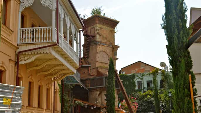 tbilisi walking tour with lunch and gabriadze theater visit