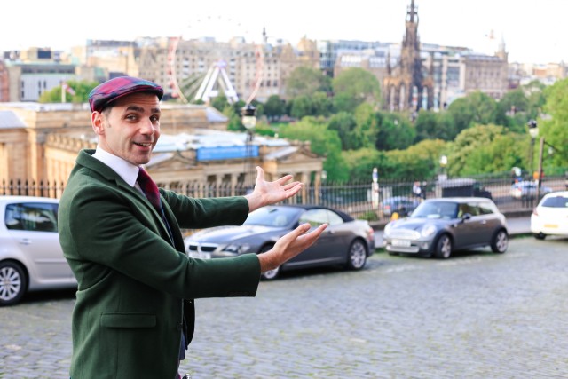 Visit Edinburgh Comedy Walking Tour with Professional Comedian in Edinburgh