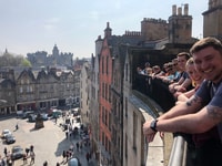 Edinburgh, tour a pie de comedia con comediante profesional - Hizvo