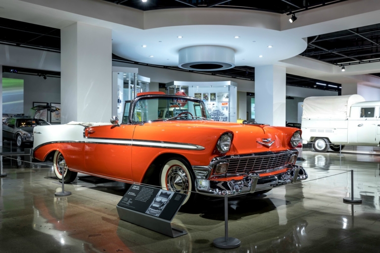 Los Angeles: Petersen Automotive Museum Public Vault TourOgólny bilet wstępu z 90-minutową wycieczką z przewodnikiem po skarbcu