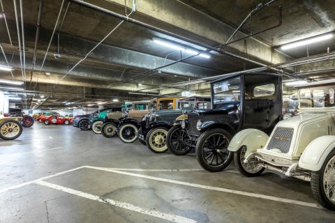 Los Angeles: Petersen Automotive Museum Public Vault TourOgólny bilet wstępu z 90-minutową wycieczką z przewodnikiem po skarbcu