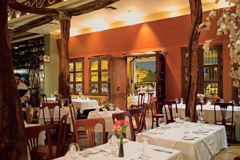 Jantar no restaurante Huaca Pucllana