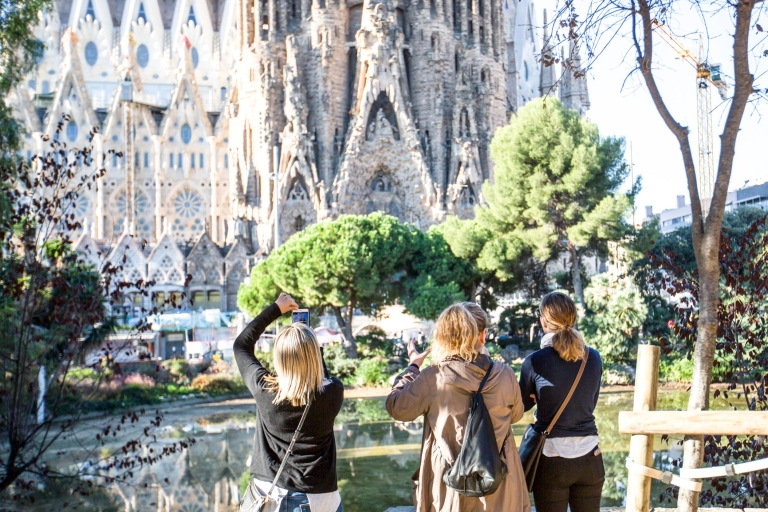 Sagrada Família : accès rapide et visite guidée de 1,5 hVisite en anglais à 13:00.