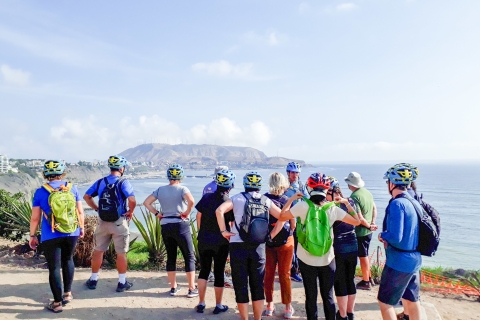 Depuis Miraflores : Tour de Lima à vélo et Statue de JésusLima : Miraflores, La Costa Verde, et Chorrillos Bike Tour