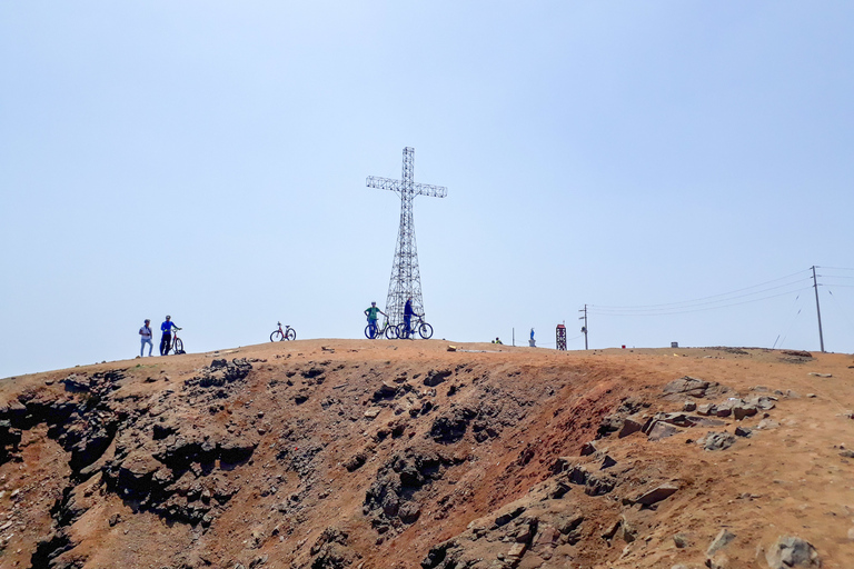 Depuis Miraflores : Tour de Lima à vélo et Statue de JésusLima : Miraflores, La Costa Verde, et Chorrillos Bike Tour