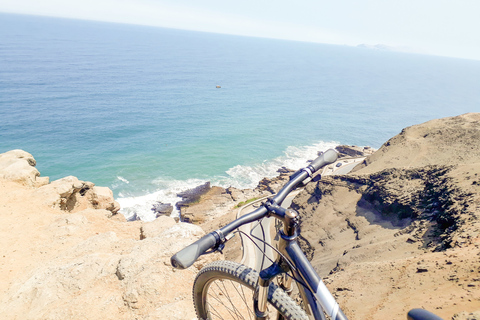 Z Miraflores: Najważniejsze wycieczki rowerowe po Limie i pomniku JezusaLima: Miraflores, La Costa Verde i Chorrillos Bike Tour