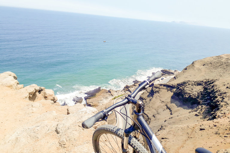 Van Miraflores: Hoogtepunten fietstocht door Lima en JezusbeeldLima: fietstocht door Miraflores, La Costa Verde en Chorrillos