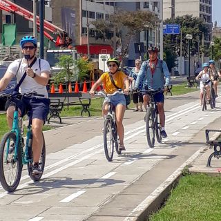 Miraflores: Guided Bike Tour to Barranco