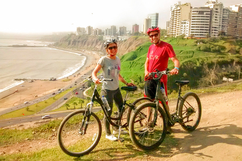 Miraflores: Wycieczka rowerowa z przewodnikiem po Bohemian BarrancoMiraflores: wycieczka rowerowa z przewodnikiem do Barranco