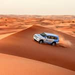 Abu Dhabi: tour mattutino nel deserto, giro in cammello e sandboarding