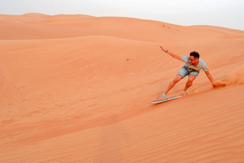 Abu Dhabi Woestijntour In De Ochtend Kamelenrit En Sandboarden