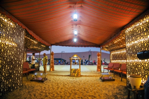 Tradycyjny obóz pustynny w Abu Zabi i quad