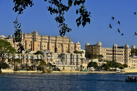 Udaipur: Passeio guiado pelo Ghat e passeio de barcoOpção Padrão