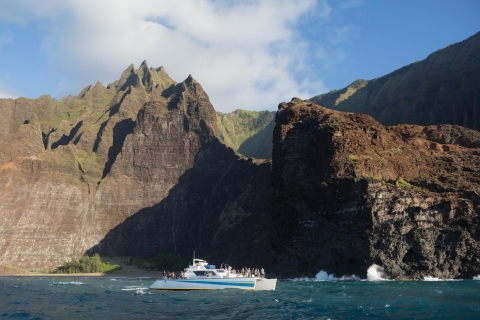 Kauai: Napali-Bootstour mit Abendessen bei Sonnenuntergang