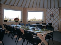 Cena yurta nocturna y luces del norte - Housity