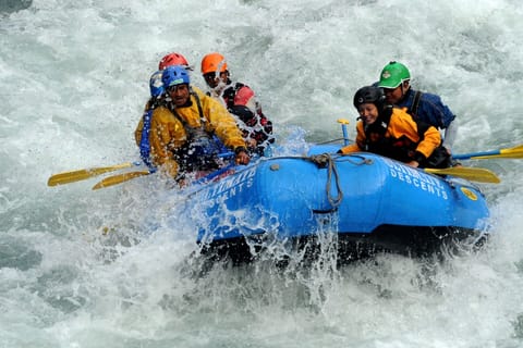 Thamel: Trishuli River Rafting Tour with Transfers and Lunch