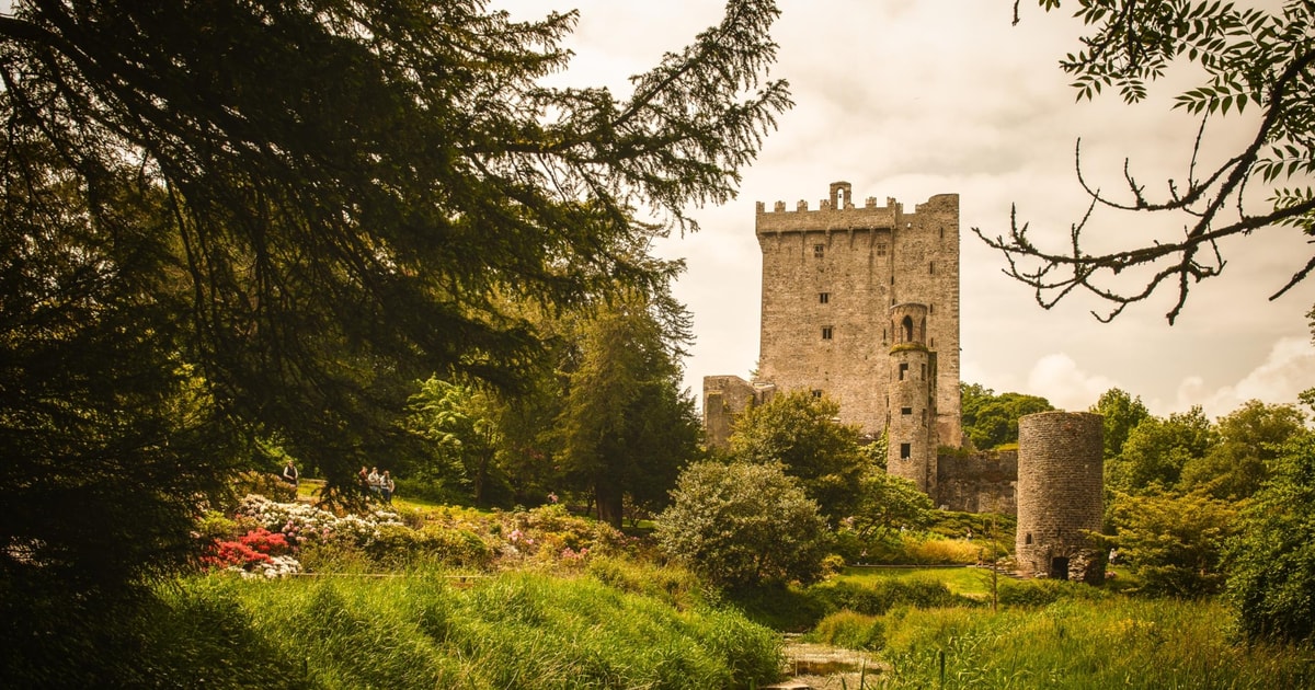 Замок Бларни Ирландия. Blarney Castle Ирландия. Замок Бларни. Замок Бларни в Ирландии фото.