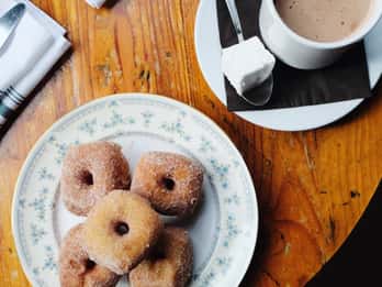 Chicago: Wicker Park Donut Tour Chicago: Wicker Park Donut Tour