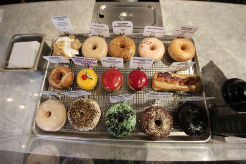 NYC: Guided Delicious Donut Tour with Tastings Underground Donut Tour