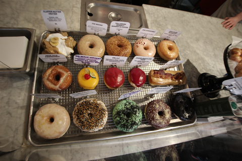 NYC: Guided Delicious Donut Tour with Tastings Underground Donut Tour