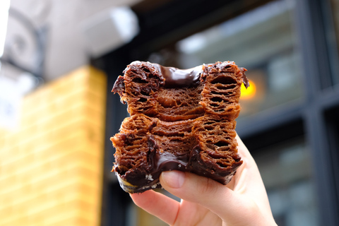 Portland: Guided Delicious Donut Tour with TastingsTour in English