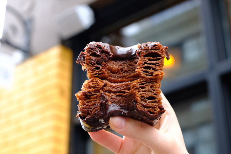 Portland: Guided Delicious Donut Tour with Tastings Tour in English