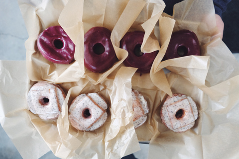 Portland: Guided Delicious Donut Tour with Tastings Tour in English