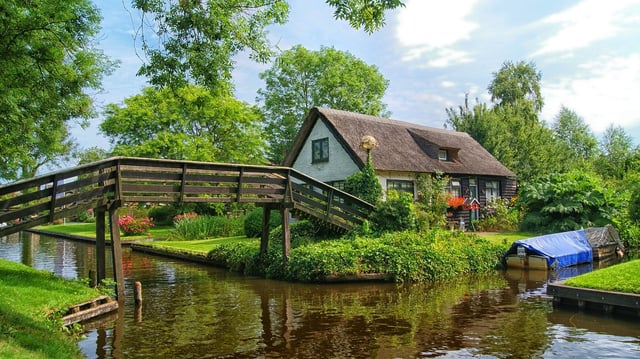 Desde Ámsterdam: Visita turística de Giethoorn y crucero por el canal