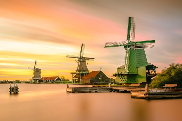 Amsterdam: Excursión Privada a los Molinos de Viento de Zaanse Schans y Volendam