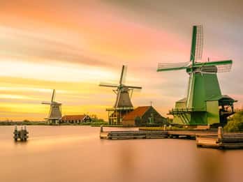 Amsterdam: Private Zaanse Schans Windmills and Volendam Trip