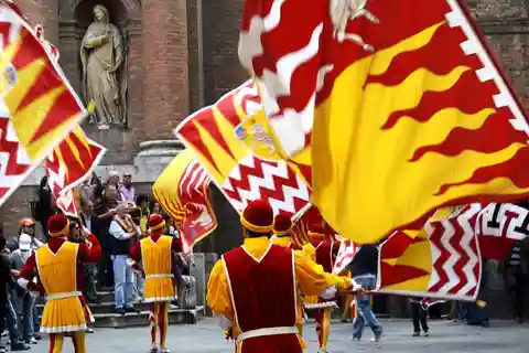 Tour a piedi per il Palio