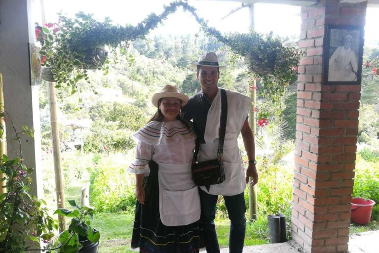 Medellín: Granja de flores y recorrido por la historia de Silletero