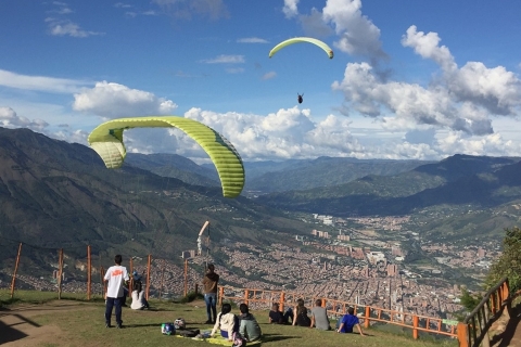 Paragliden in de Andes vanuit Medellín(Kopie van) Paragliding door de Andes vanuit Medellín