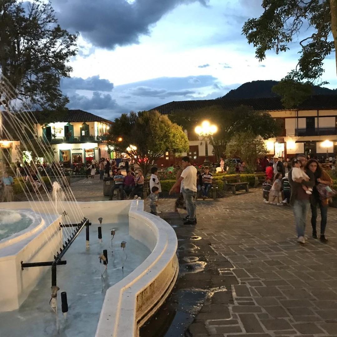 Colagem de mídia