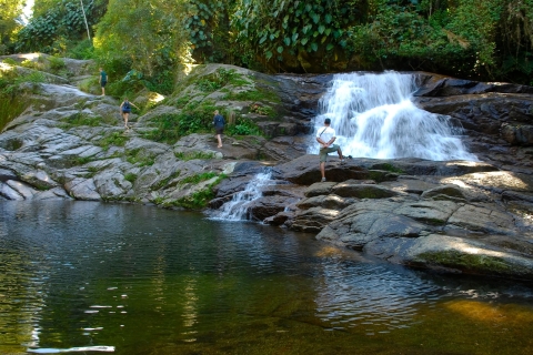 Paraty: Dschungel-Wasserfall & Cachaça-Destillerie per Jeep