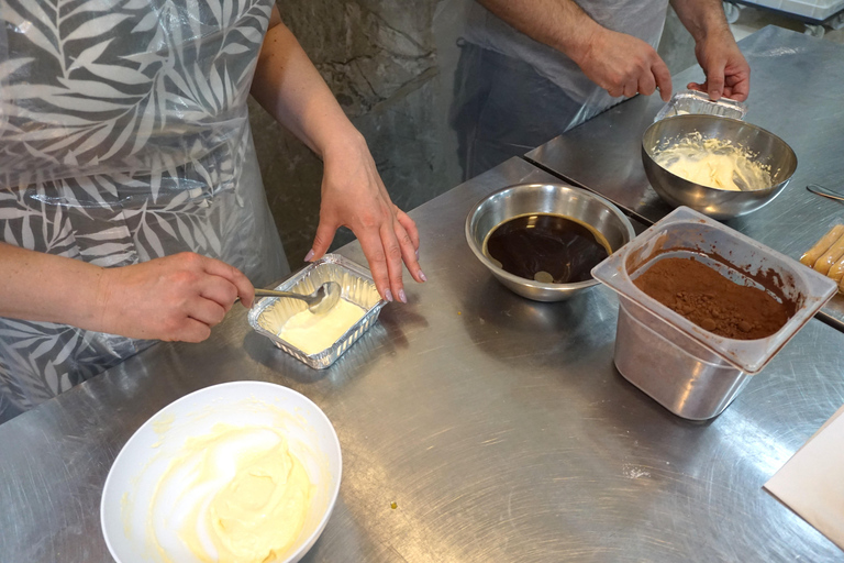 Naples: Neapolitan Pizza and Tiramisu Cooking Class