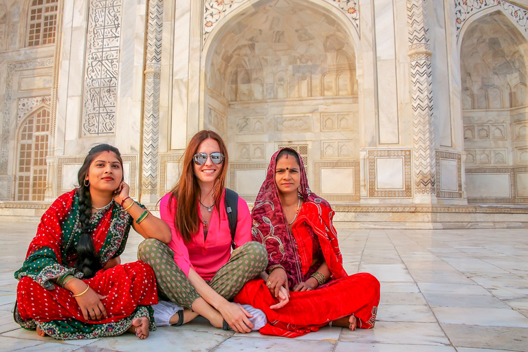 Från Delhi: Taj Mahal och Agra Fort Privat Sunrise TourTur med AC-bil, förare, guide och inträdesavgifter