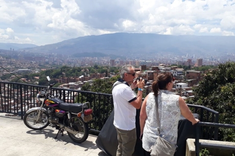 Medellin: Barrio Transformation Tour Standard Option