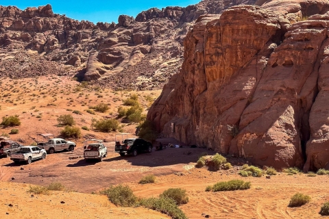 Wędrówka po Jebel um e'ddami lub Jebel Hash - najważniejsze atrakcje Wadi RumWędrówka do Jebel Hash - wycieczka jednodniowa