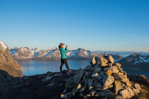 Tromsø: Midnight Sun Hike in the wilderness