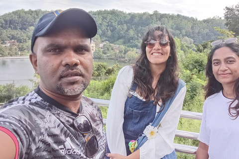 Kandy: Tuk Tuk City Tour with Local Driver