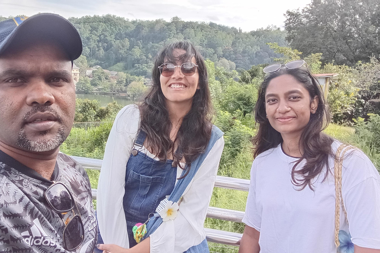 Kandy: Tuk Tuk City Tour with Local Driver